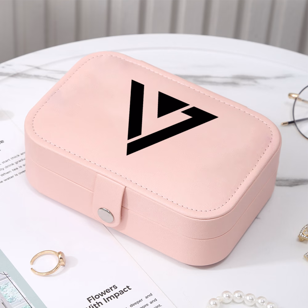 7ea7c2768a2915cfdcaeab3a33331e4b.png Seventeen Leather Jewelry Zippered Box - Image 1