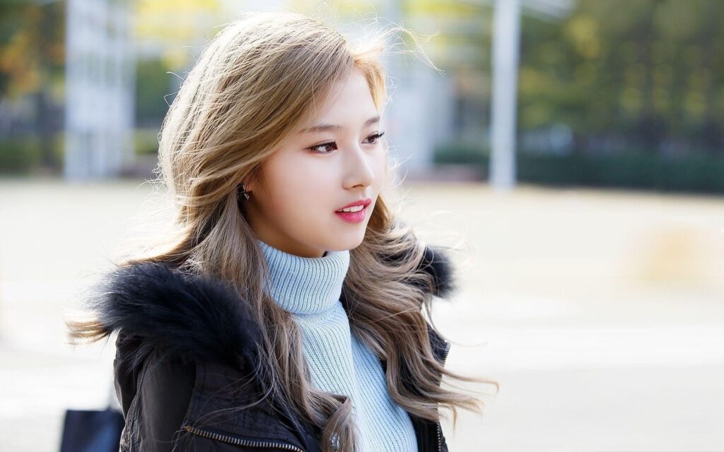 Twice Minatozaki Sana: A Multitalented Star